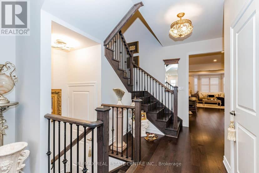 4061 Channing Crescent — photo 11 of 40