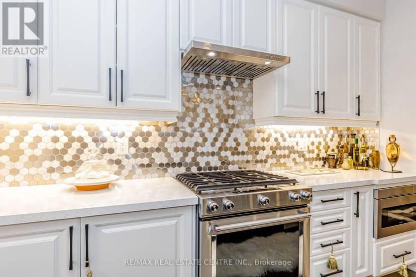 4061 Channing Crescent — photo 13 of 40