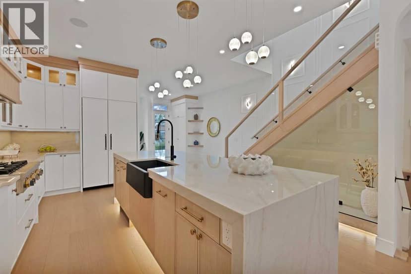 2221 Halifax Crescent NW — photo 11 of 40