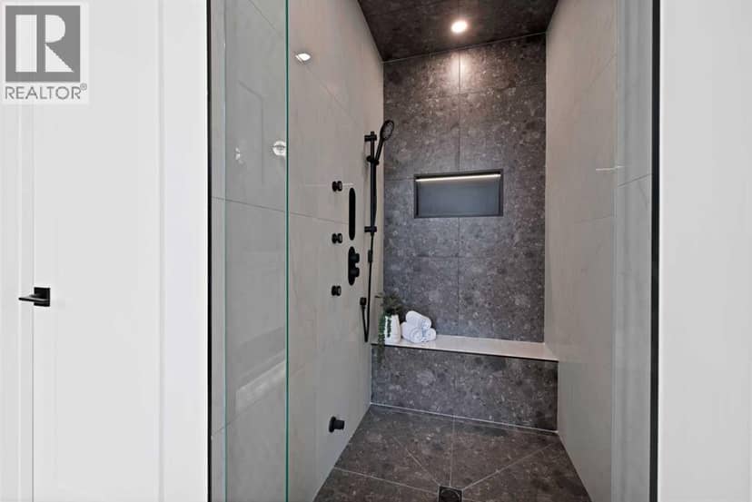 2221 Halifax Crescent NW — photo 30 of 40