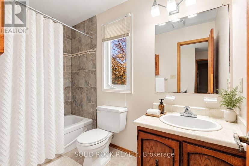 225 Colonel Douglas Crescent — photo 16 of 35
