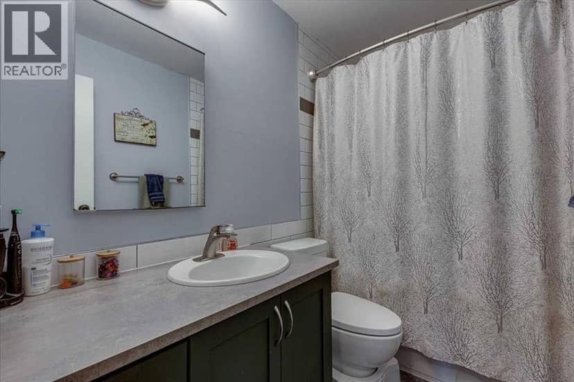 3906 44 Street — photo 15 of 40