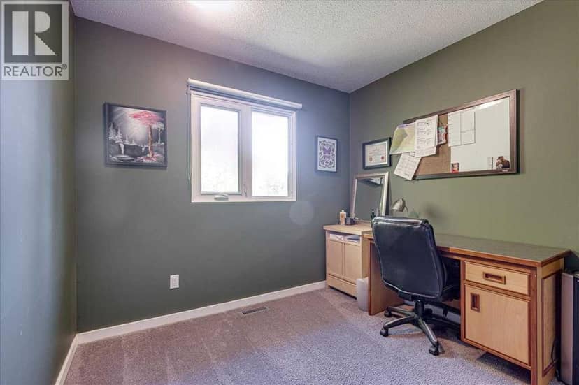 3906 44 Street — photo 16 of 40