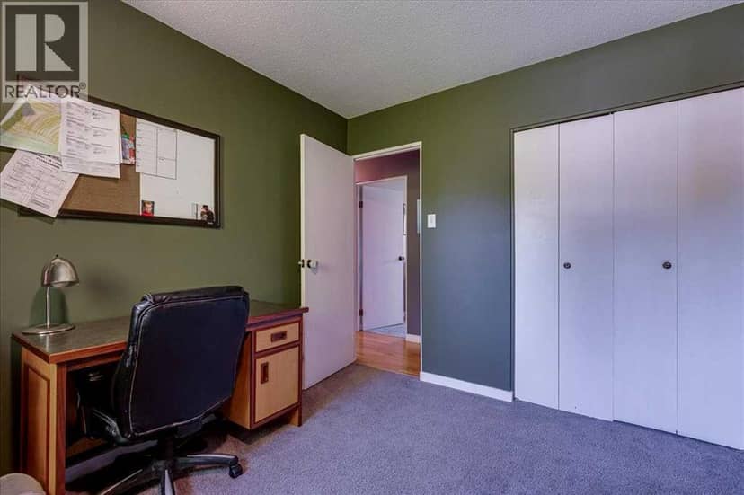 3906 44 Street — photo 17 of 40
