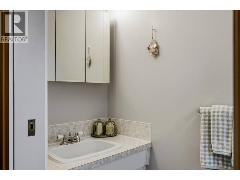 754 Roberts Drive — photo 16 of 38