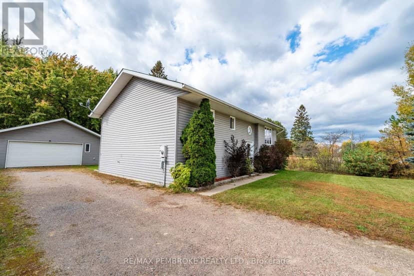 18 Joseph Street, Laurentian Hills, photo 4
