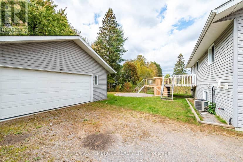 18 Joseph Street, Laurentian Hills, photo 5