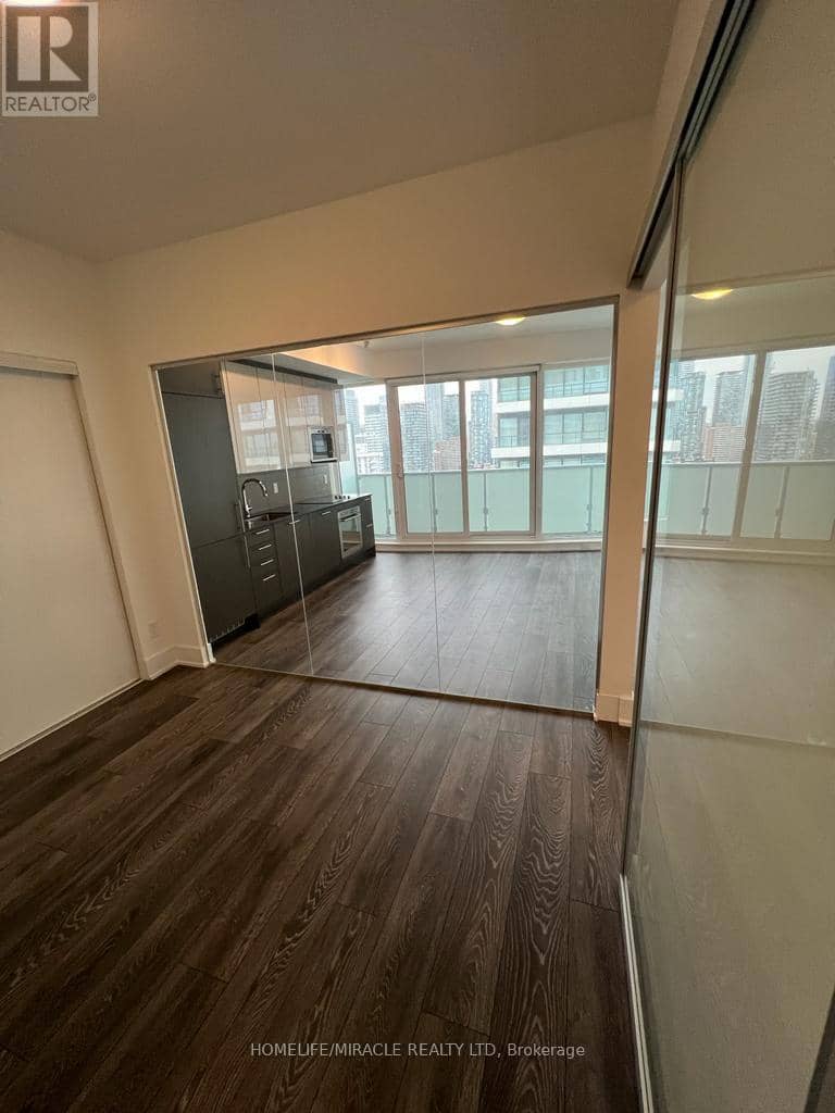 2807 - 403 Church Street — photo 12 of 27