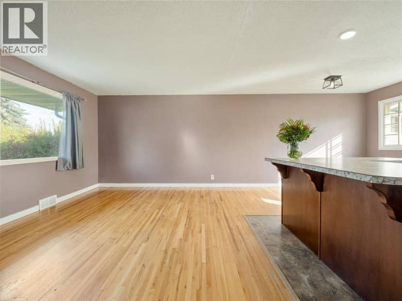 309 26 Street S — photo 11 of 40