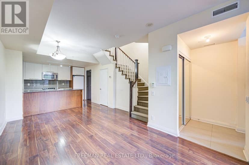 TH108 - 5 Valhalla Inn Road, Toronto, photo 6