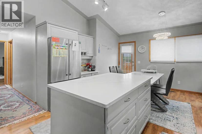 7212 California Boulevard NE — photo 12 of 40