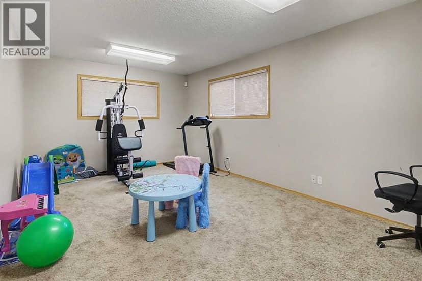 7212 California Boulevard NE — photo 27 of 40