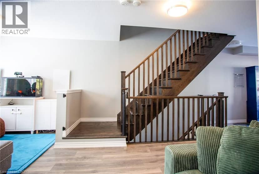18 ENGLAND Terrace — photo 10 of 23