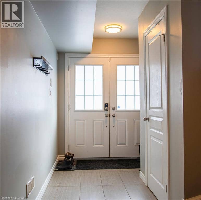 18 ENGLAND Terrace — photo 22 of 23