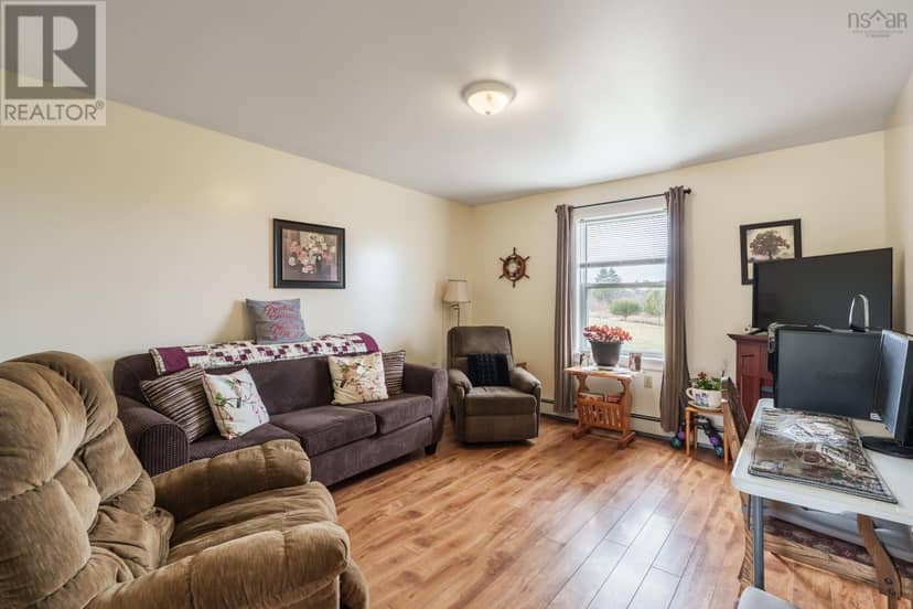 9030 Highway 101 — photo 16 of 28