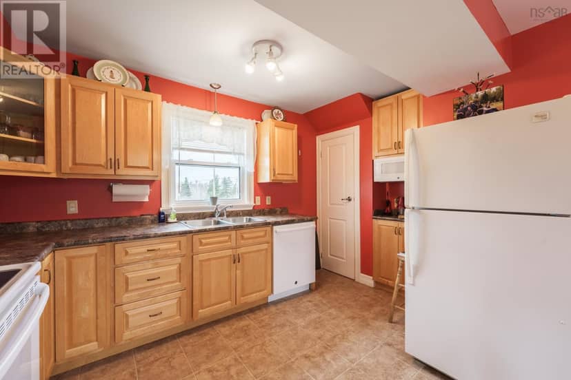 9030 Highway 101 — photo 10 of 28