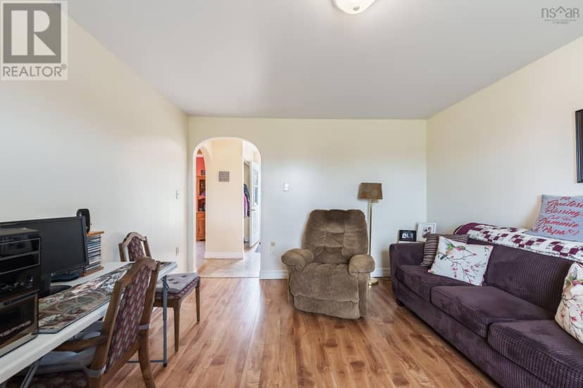 9030 Highway 101 — photo 15 of 28