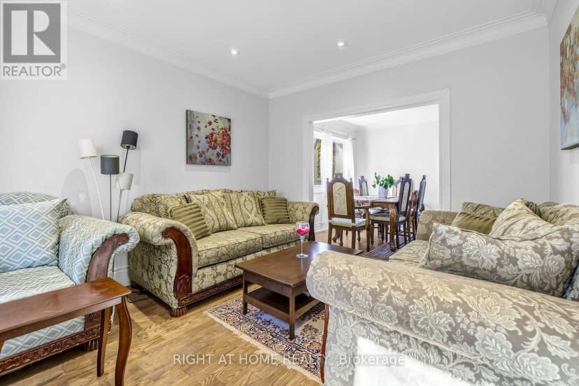 44 Connaught Avenue — photo 10 of 39