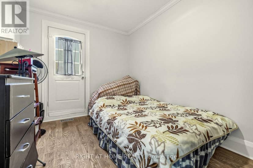44 Connaught Avenue — photo 19 of 39