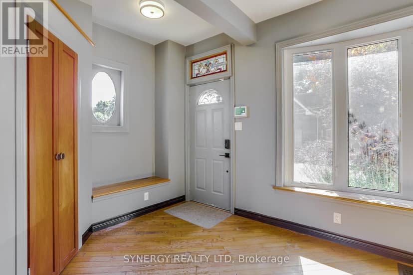 2 Erie Avenue, London South, photo 5