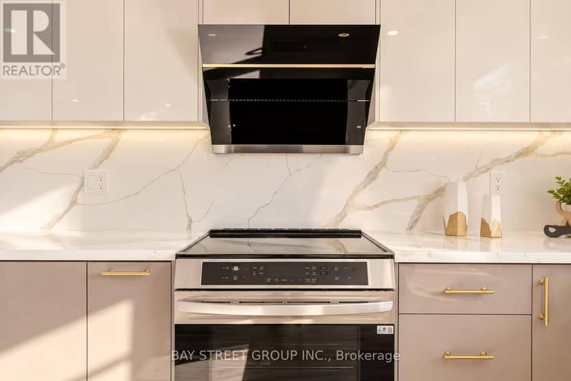 60 Warner Avenue — photo 13 of 40