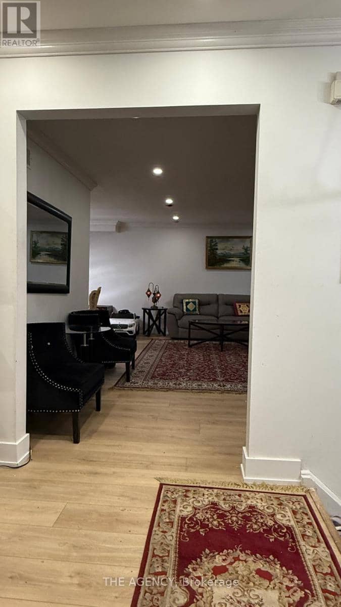 411 Laurier Avenue — photo 24 of 40