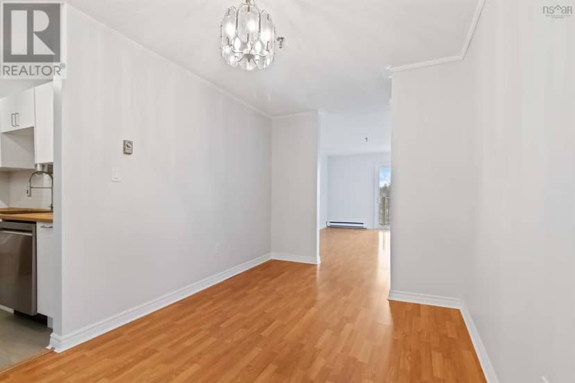 403 15 Langbrae Drive — photo 11 of 38