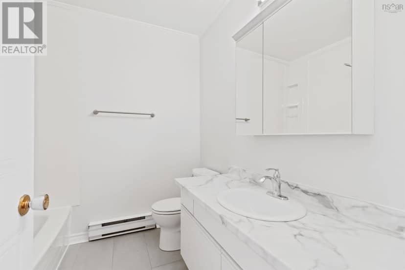 403 15 Langbrae Drive — photo 21 of 38