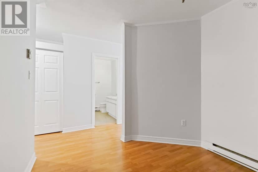 403 15 Langbrae Drive — photo 25 of 38