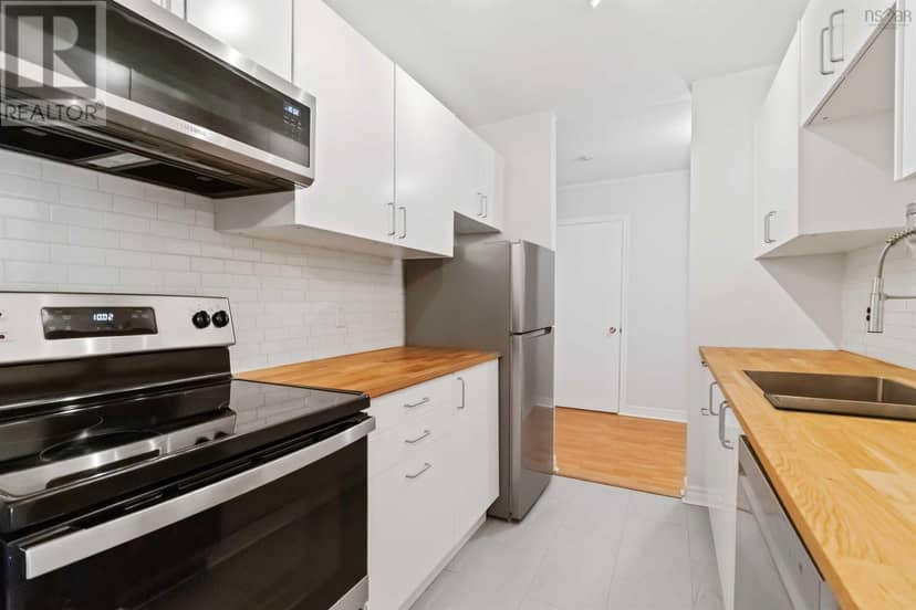 403 15 Langbrae Drive — photo 6 of 38
