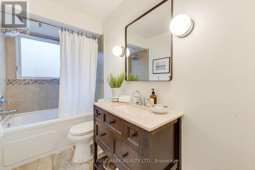 45 Sorauren Avenue — photo 26 of 40