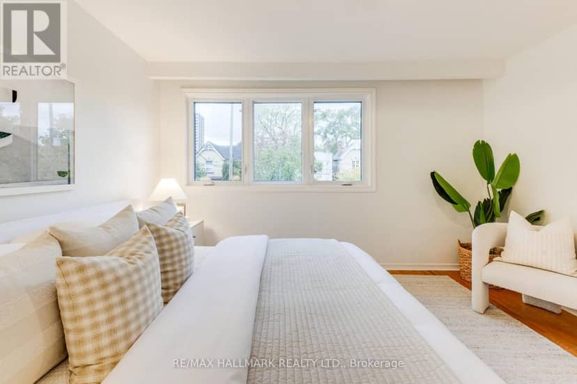 45 Sorauren Avenue — photo 32 of 40