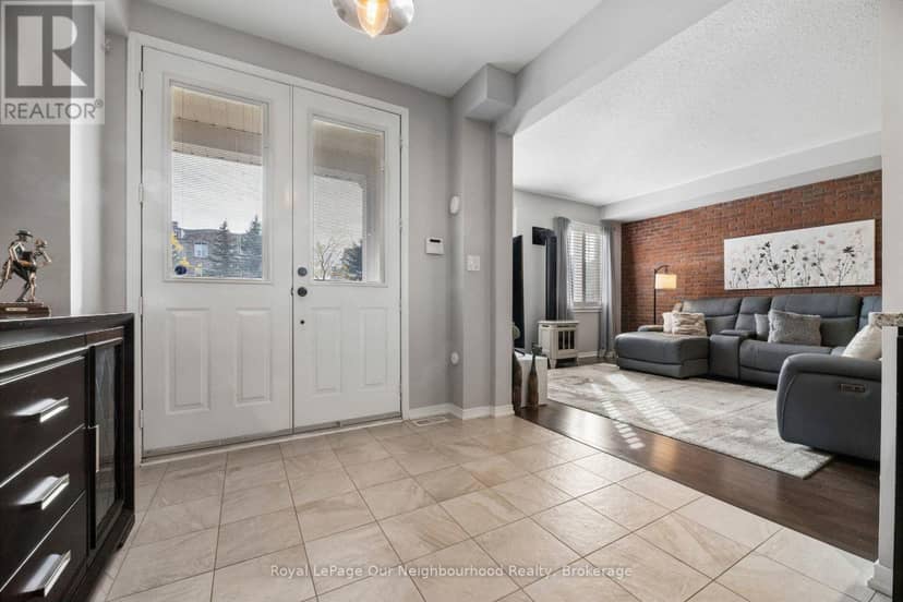 308 Lakebreeze Drive, Clarington, photo 3