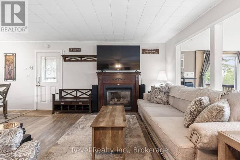 133 Victoria Drive E — photo 14 of 40