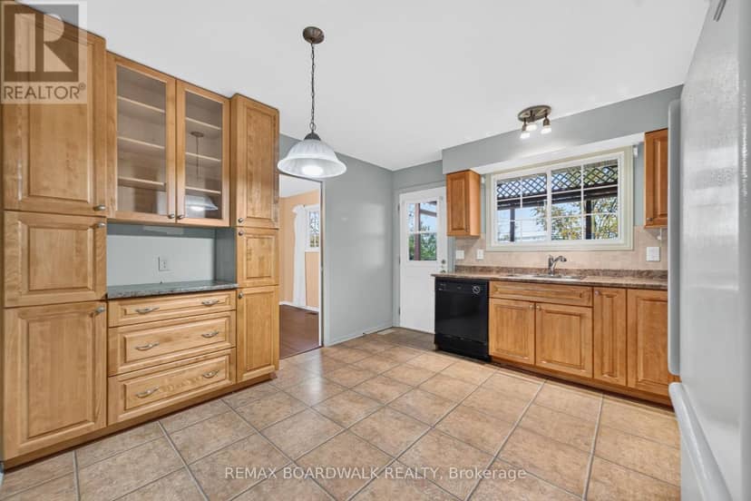 20 Tripp Crescent — photo 13 of 40