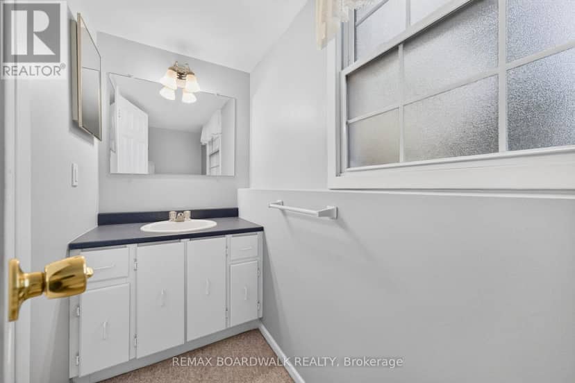 20 Tripp Crescent — photo 38 of 40