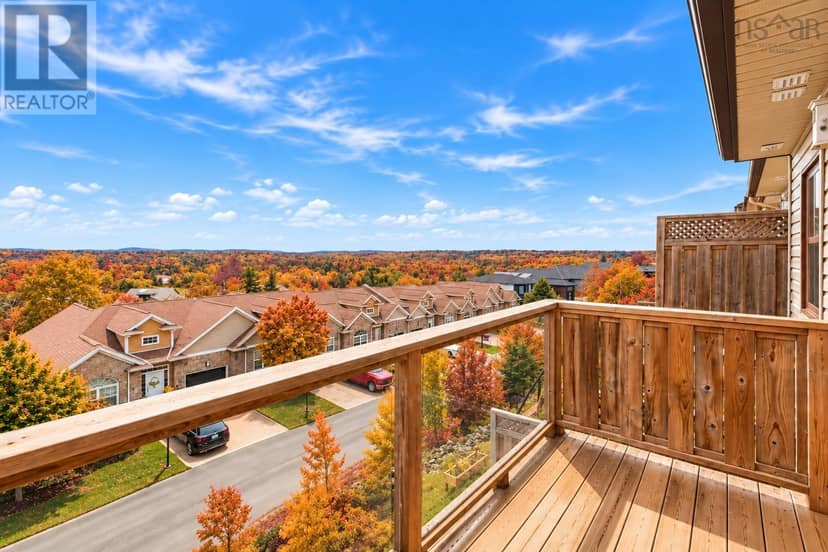 147 Maple Grove Avenue, Timberlea, photo 2