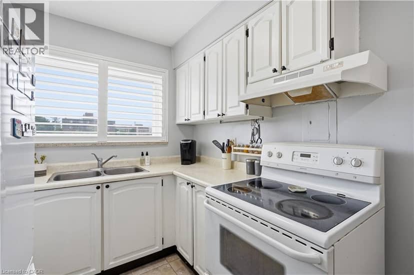 87 ST GEORGE Street Unit# 403 — photo 7 of 38