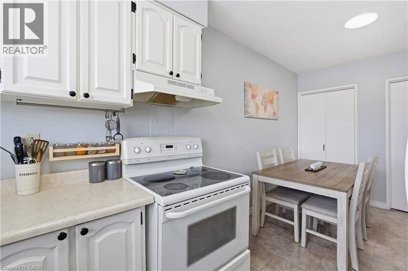 87 ST GEORGE Street Unit# 403 — photo 8 of 38