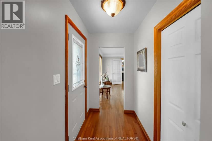 20928 Victoria ROAD — photo 13 of 40