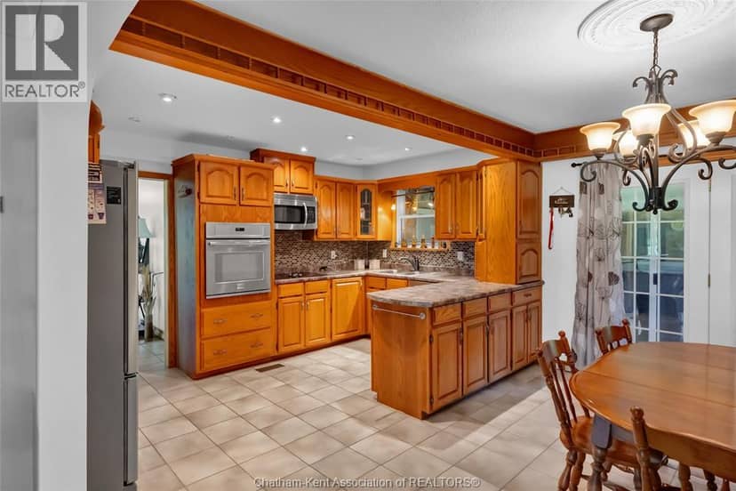 20928 Victoria ROAD — photo 15 of 40