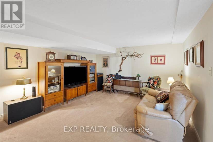 33 - 55 Fiddlers Green Road — photo 37 of 40
