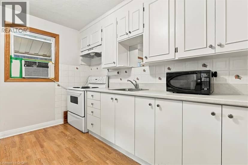 115 ROXBOROUGH Avenue — photo 11 of 40