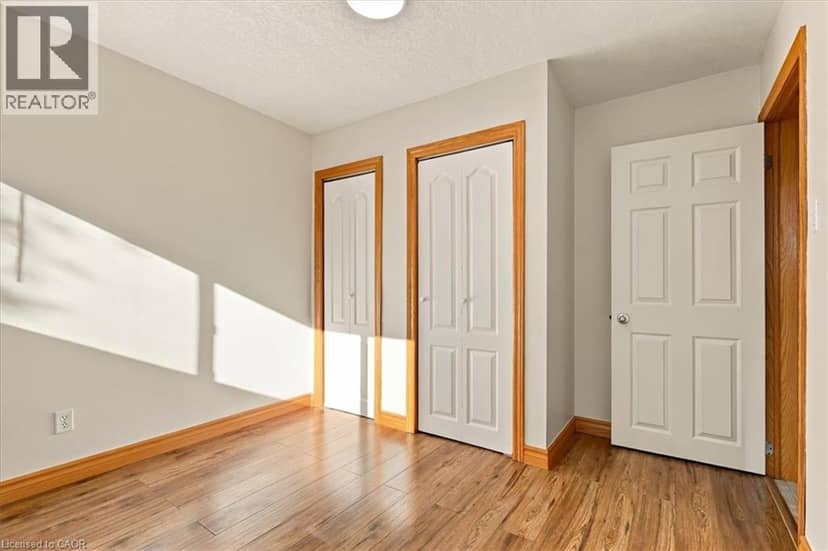 115 ROXBOROUGH Avenue — photo 33 of 40