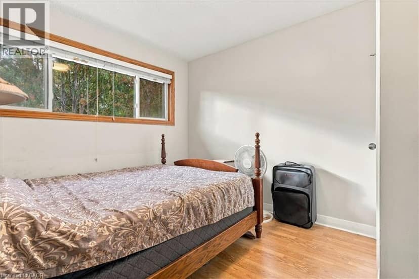 115 ROXBOROUGH Avenue — photo 16 of 40