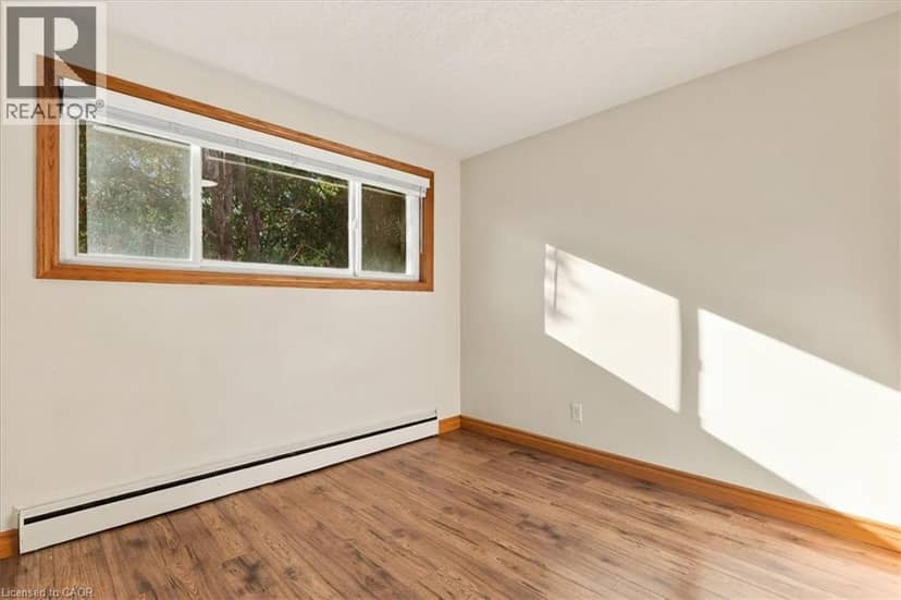 115 ROXBOROUGH Avenue — photo 32 of 40