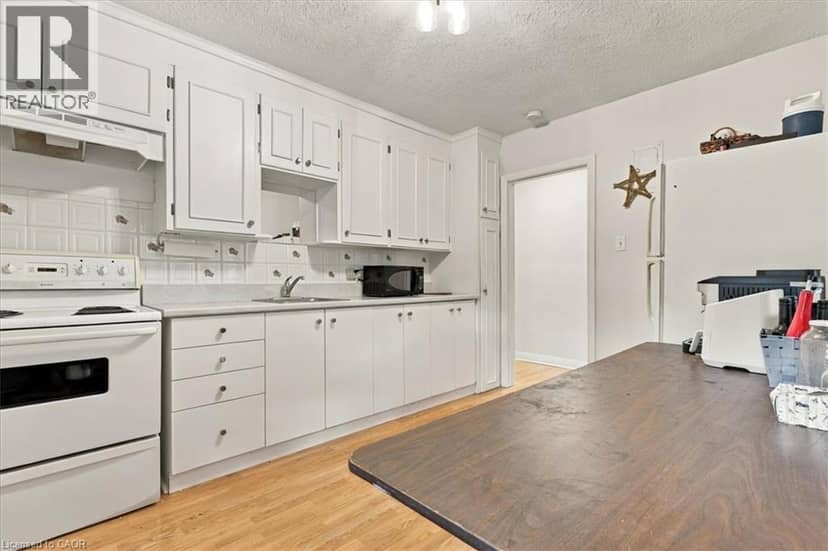115 ROXBOROUGH Avenue — photo 9 of 40