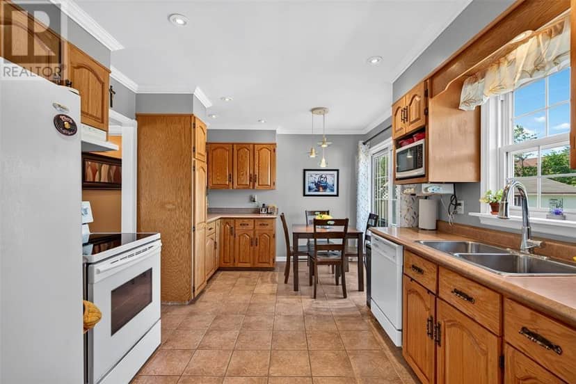 7 Leslie Street — photo 28 of 40