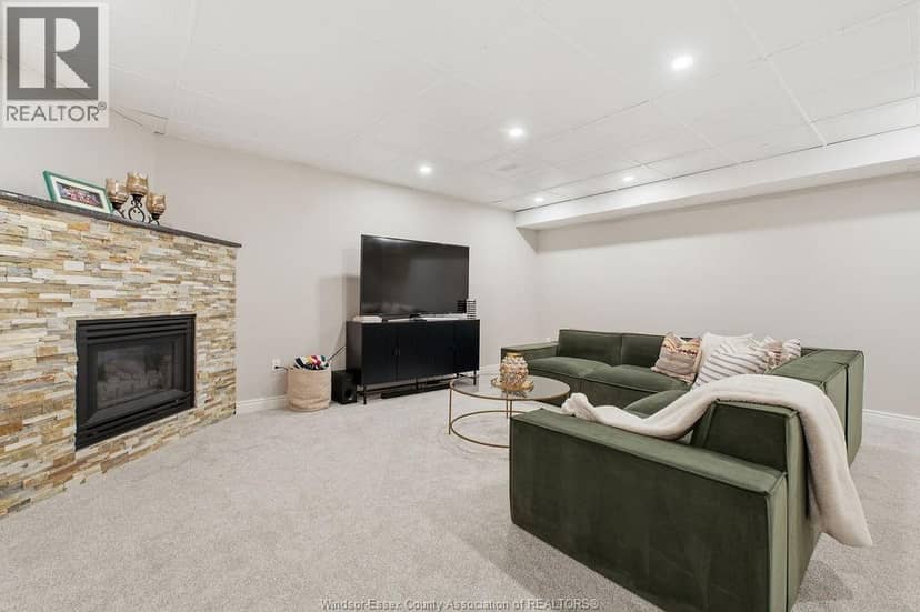350 Tuscany Crescent — photo 40 of 40