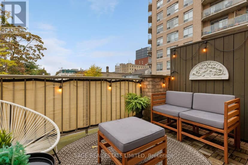 TH06 - 140 Bathurst Street — photo 27 of 40